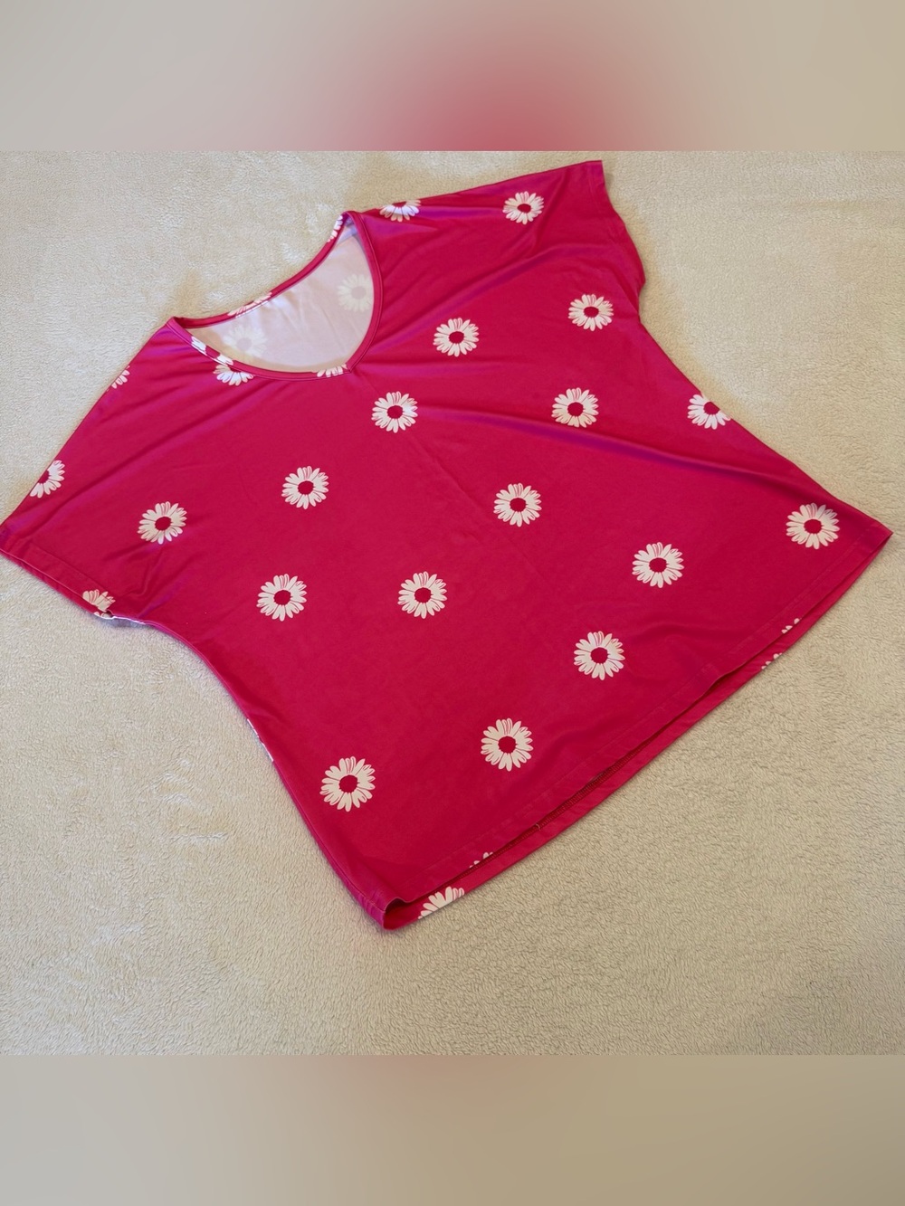 Women's Hot Pink Daisy Print V-Neck Tee